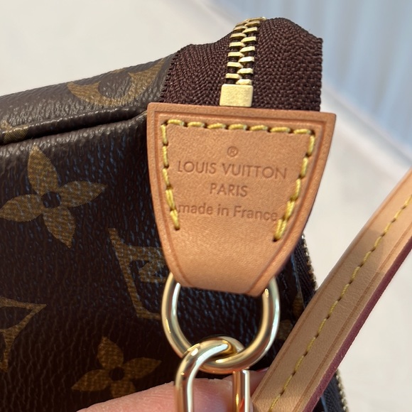 Louis Vuitton Monogram Canvas Pochette Accessories - Picture 11 of 13